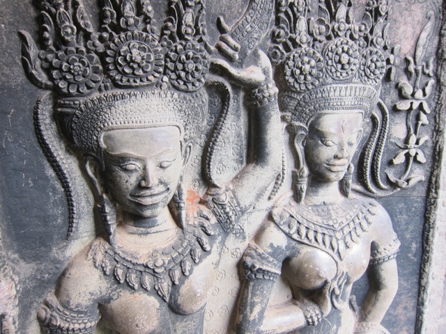 stone carving at angkor wat